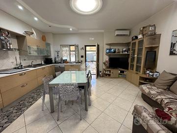 CASA SEMINDIPENDENTE A NAPOLI