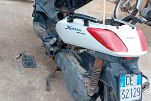scooter Yamaha x-max 125