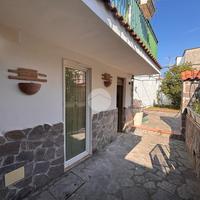 CASA SEMINDIPENDENTE A LETTERE