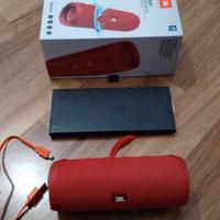 Cassa bluetooth della JBL Flip 4 rossa