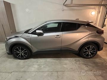 Toyota chr  1.8 full lounge