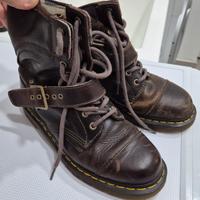 Stivali Dr Martens con fibbie