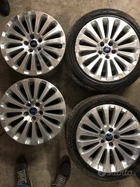 Cerchi in lega 5 fori da 17'' per Ford
