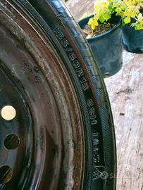 pneumatici Yaris completi di cerchi