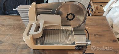 Affettatrice elettrica piccola 