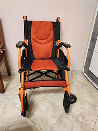 Carrozzina pieghevole per disabili