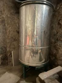 Vari serbatoio per vini 2000 lt e tre da 200 lt