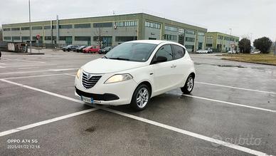 Lancia Ypsilon 1.2 69 CV Platino