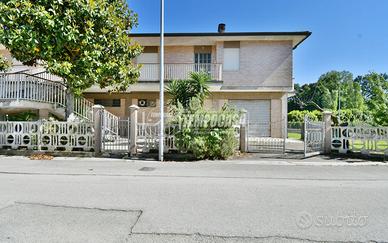 APPARTAMENTO CON 2 CAMERE E SOFFITTA, ZONA FONTE D