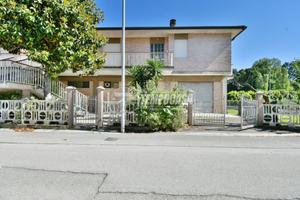 APPARTAMENTO CON 2 CAMERE E SOFFITTA, ZONA FONTE D