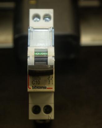 BTicino magnetotermico C10 1P+N 4500