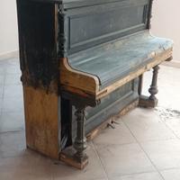 Pianoforte verticale da restaurare