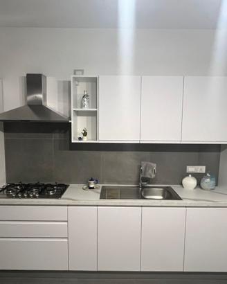 Cucina pari al nuovo (utilizza solo 15 mesi)