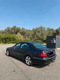 MERCEDES E320 CDI con Gancio traino