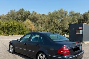MERCEDES E320 CDI con Gancio traino