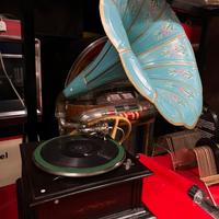 MODERNARIATO Grammofono con tromba maxi