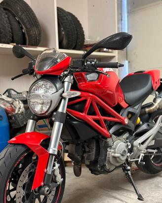 Ducati monster 696