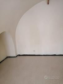 Locale uso commerciale o garage un vano con bagno