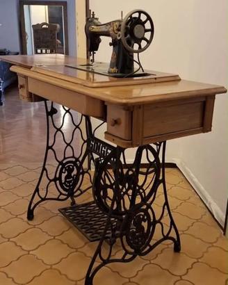 Macchina da cucire vintage Singer