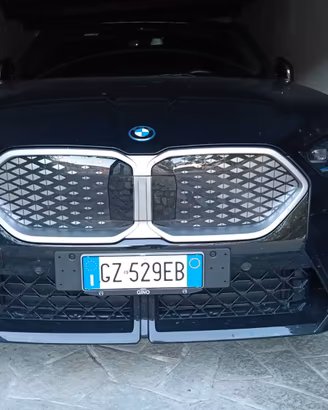 BMW IX2  M SPORT elettrico 100% PARI AL NUOVO