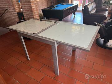 Tavolo allungabile in vetro e metallo