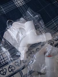 2 rubinetti in plastica 