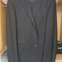 3 abiti da uomo elegante, taglio classico