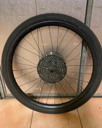 Ruota posteriore carbonio bontrager 27,5 boost