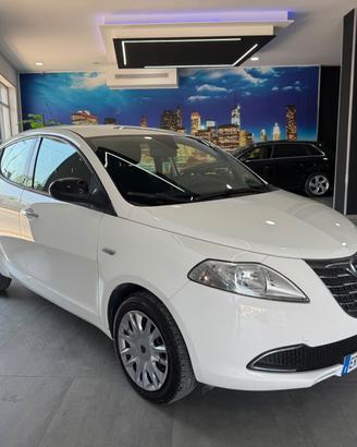 Lancia Ypsilon 1.2 69 CV 5 porte S&S Silver-2013
