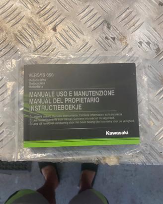 Manuale Kawasaki versis 650uso utente