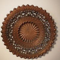 Piatto decorativo in rame finemente lavorato