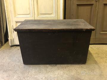 Antico baule cassapanca in legno dolce