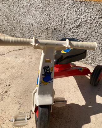 Triciclo a pedali