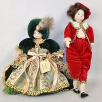 Coppia di bambole in porcellana.