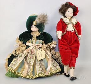 Coppia di bambole in porcellana.