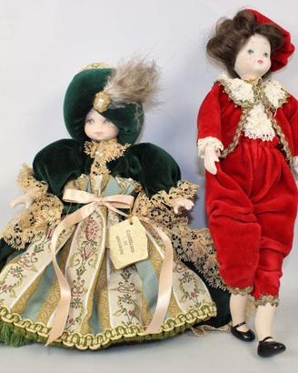 Coppia di bambole in porcellana.