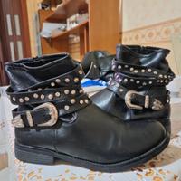 stivaletti con borchie