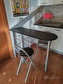 penisola con sgabelli