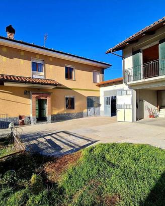 Casa indipendente di 300 m² con più di 5 locali e 