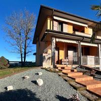 VILLA A SCHIERA D'ANGOLO A CASALETTO CEREDANO