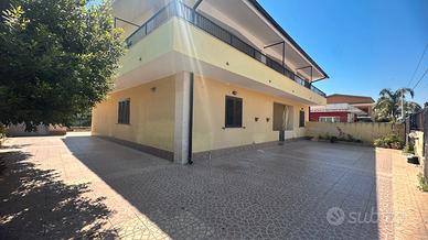 Siracusa Pizzuta Villetta Bifamiliare, Garage