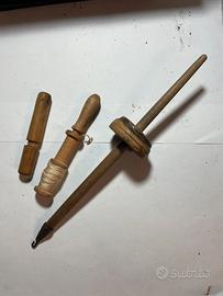 Antico fuso in legno