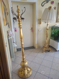 Attaccapanni in legno e oro