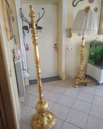 Attaccapanni in legno e oro