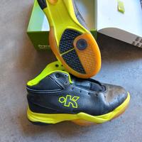 Scarpe da ginnastica praticamente nuove