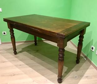 Tavolo in legno allungabile
