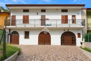 CASA SEMINDIPENDENTE A CAVAZZO CARNICO