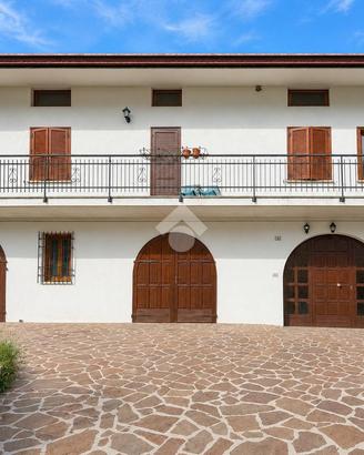 CASA SEMINDIPENDENTE A CAVAZZO CARNICO