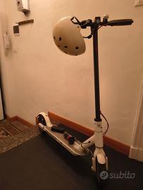 Monopattino Xiaomi pneumatici solidi