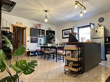 4 LOCALI A GIUGLIANO IN CAMPANIA